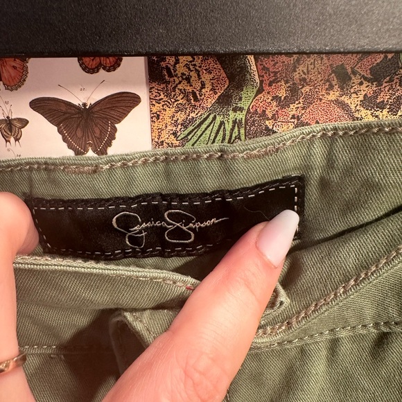 Jessica Simpson size 30 green khaki shorts. Great condition. - Picture 2 of 4